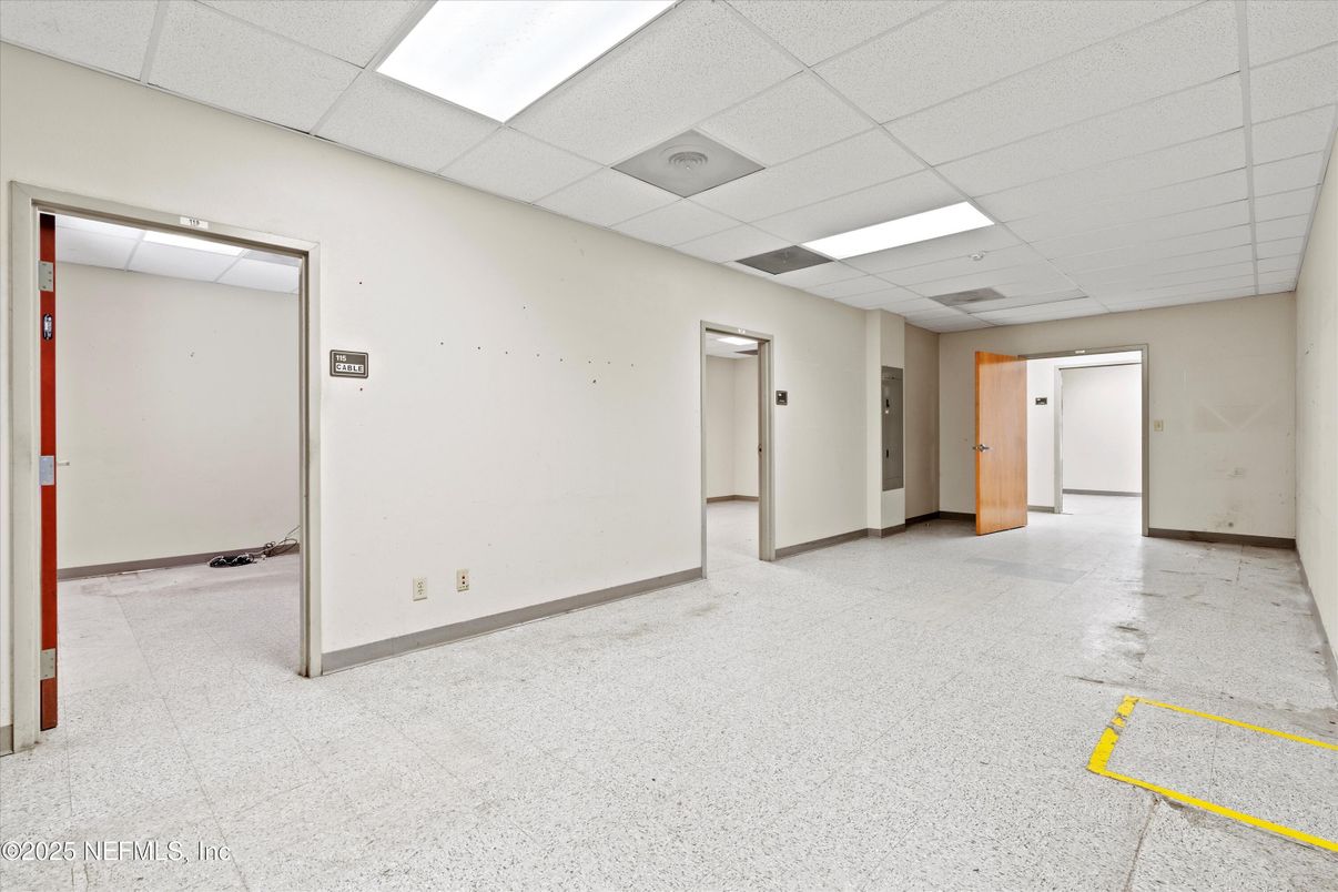 Empty room, Interior, Recessed Lighting