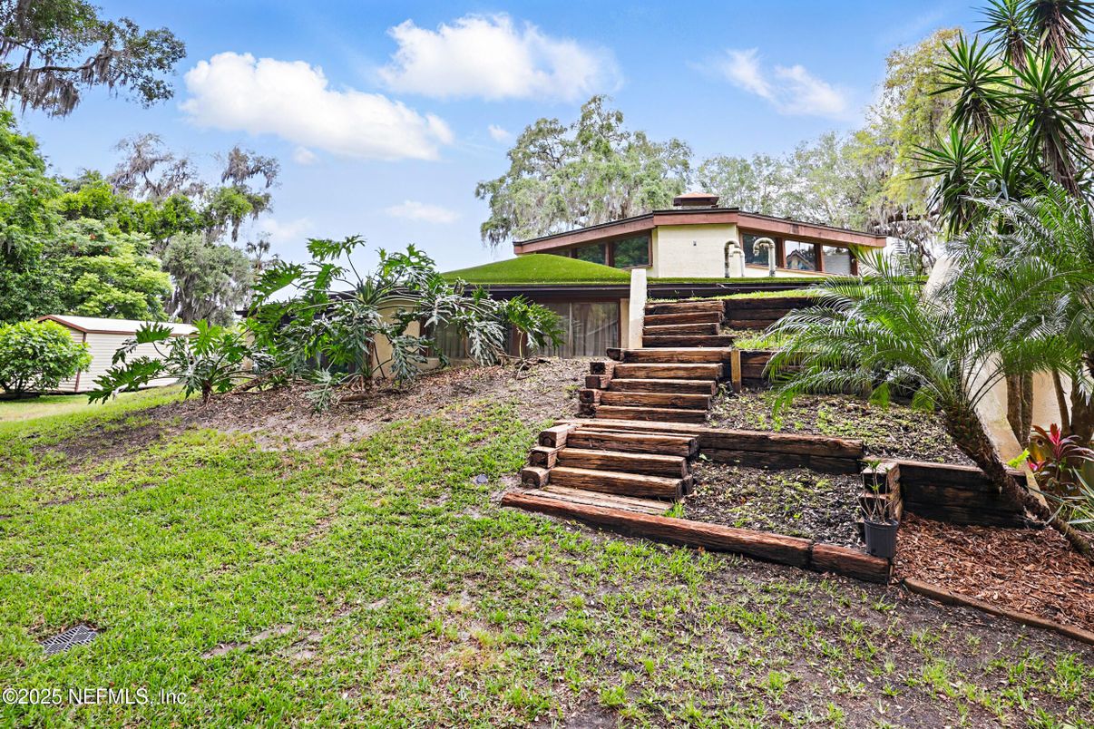 Backyard, Exterior