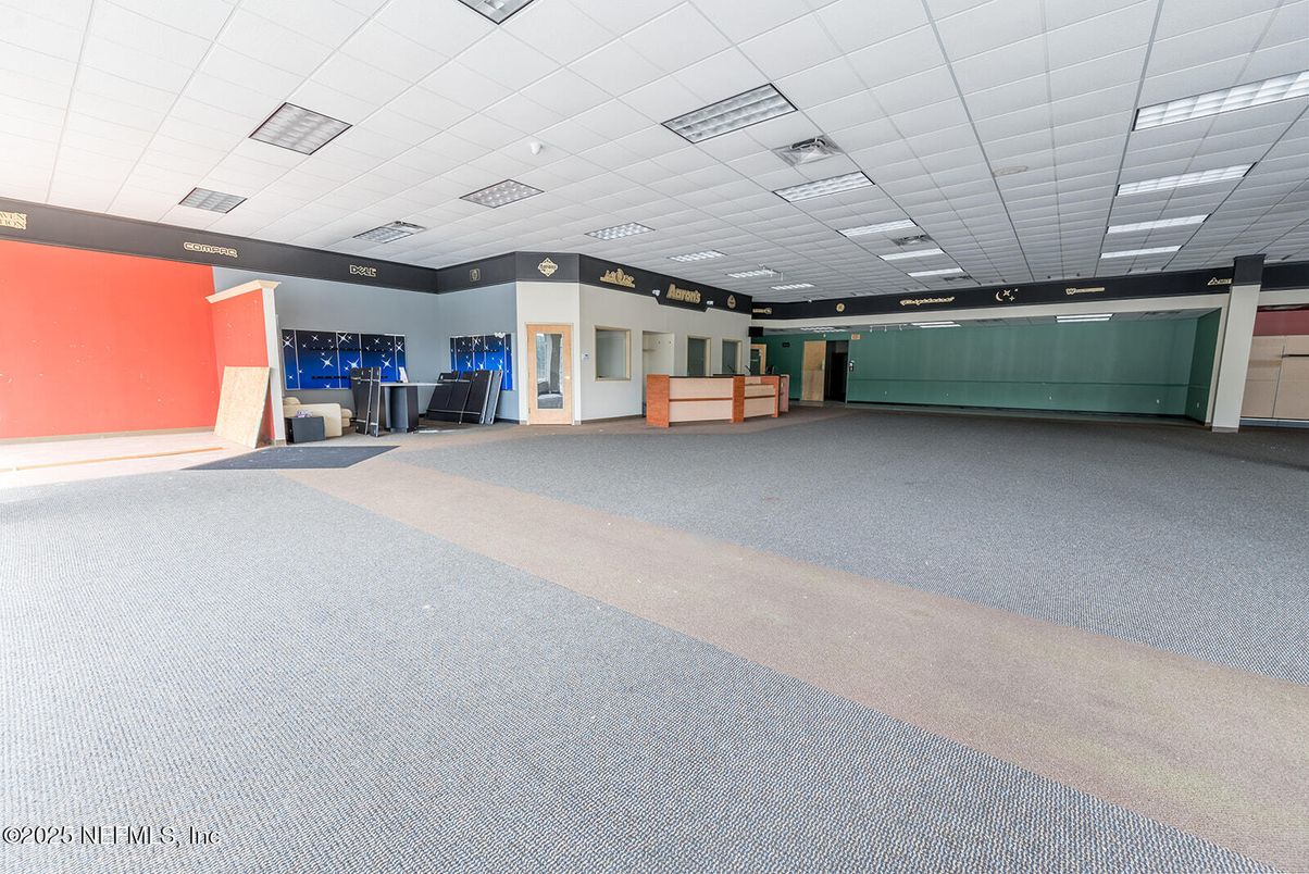 Fitness Equipment, Interior, Recessed Lighting