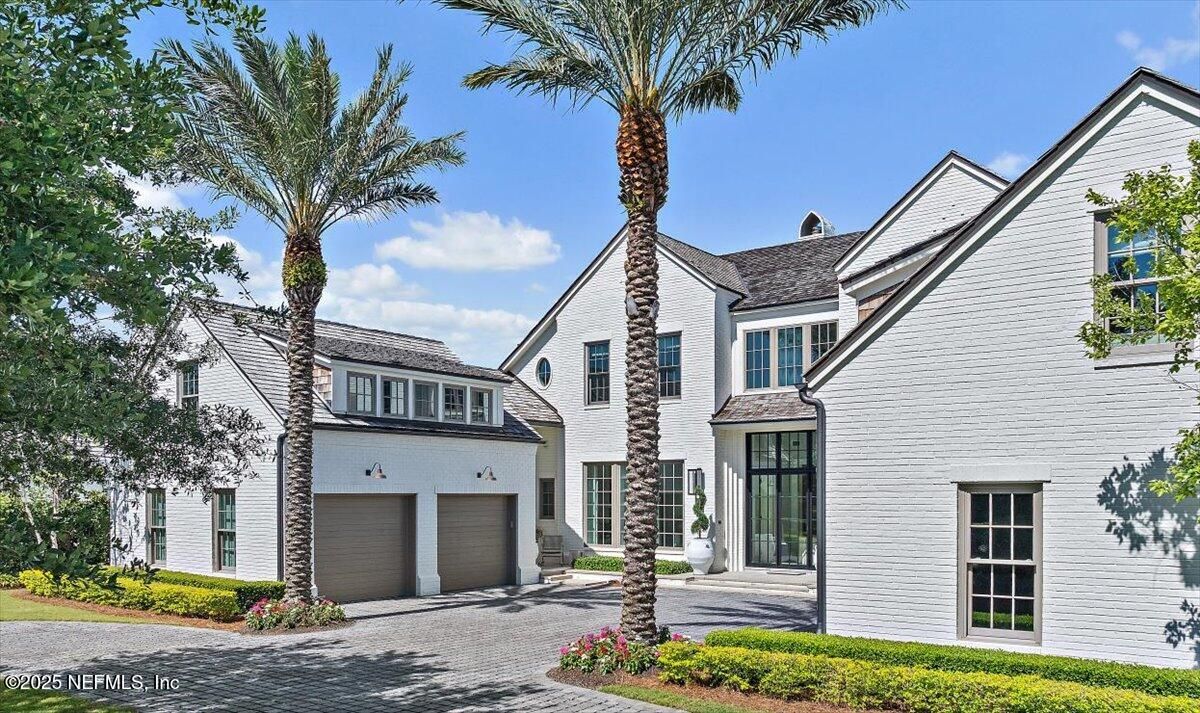 Attached, Exterior, Facade, Farmhouse