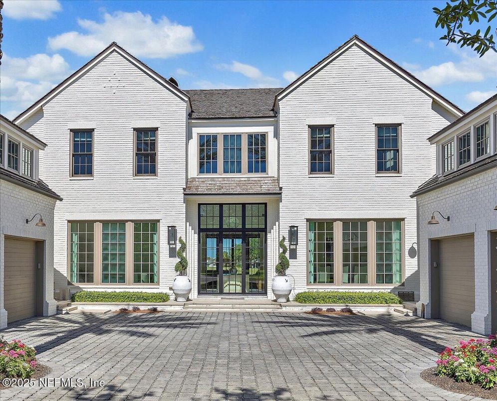 Attached, Exterior, Facade, Rowhouse