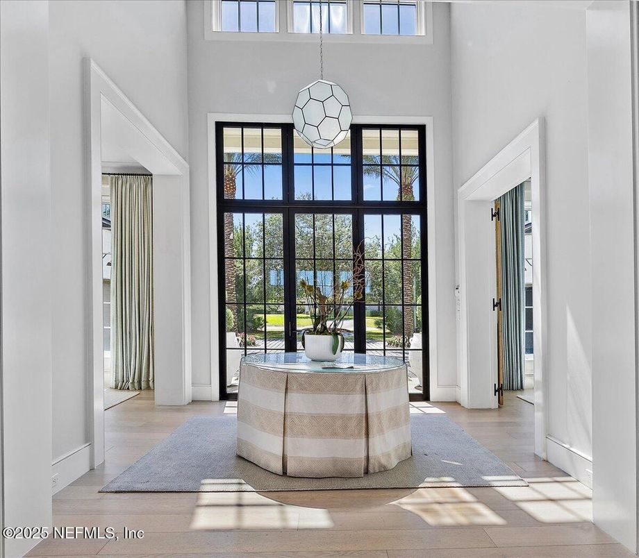 Interior, Pendant Lights, Wood Texture Flooring