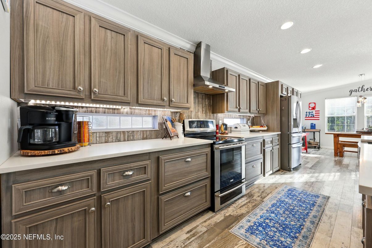 Dining room, Interior, Kitchen, Pendant Lights, Recessed Lighting, Wood Texture Flooring