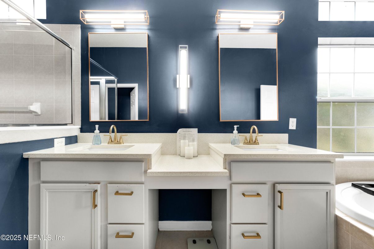 Bathroom, Dual Sink Vanities, Interior