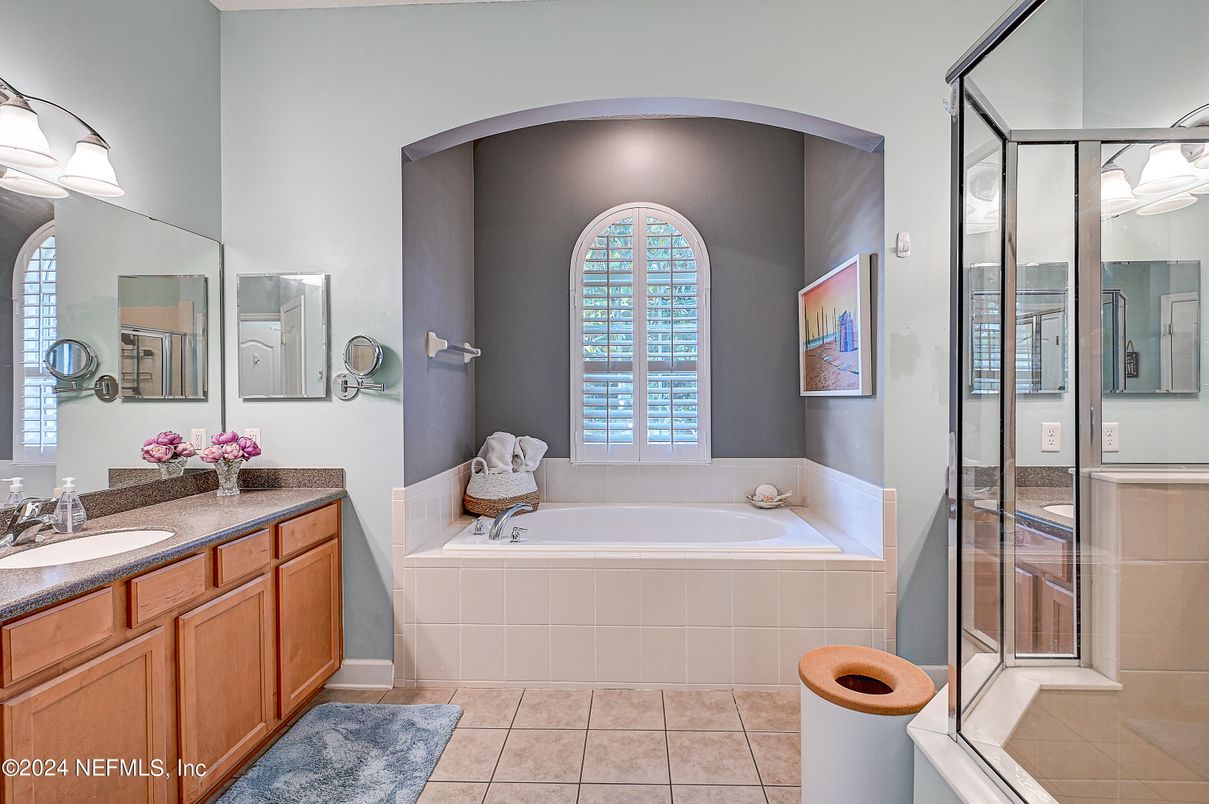 Bathroom, Dual Sink Vanities, Interior