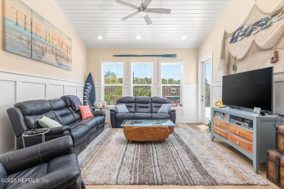 Interior, Living room, Recessed Lighting, Wood Texture Flooring