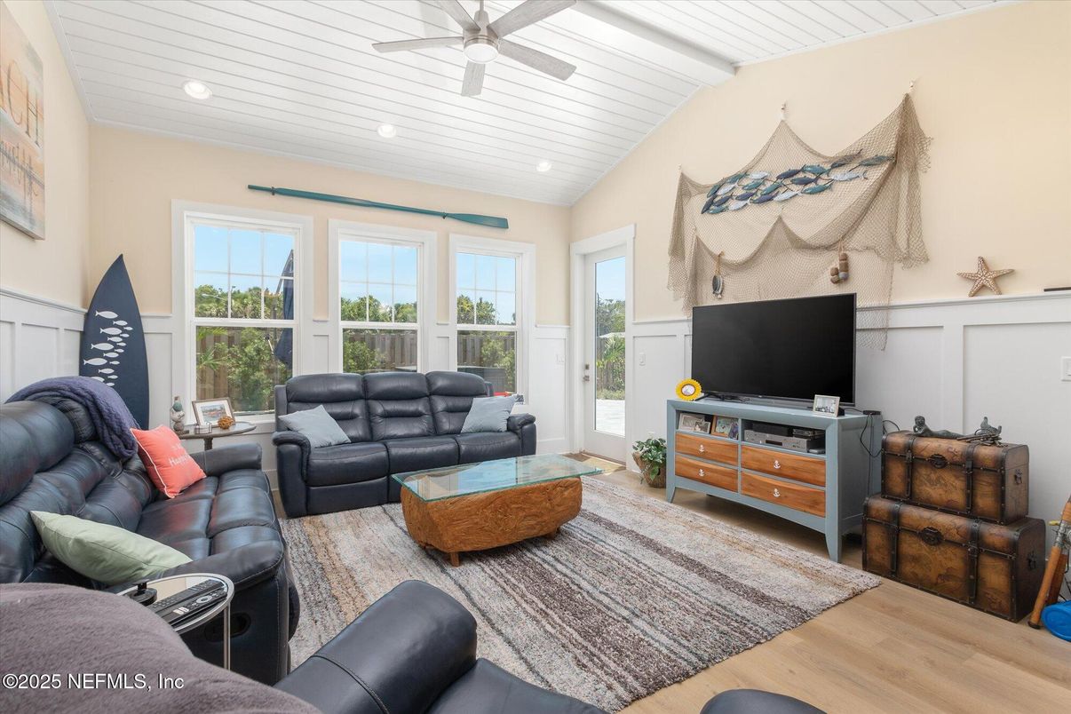 Interior, Living room, Recessed Lighting, Wood Texture Flooring