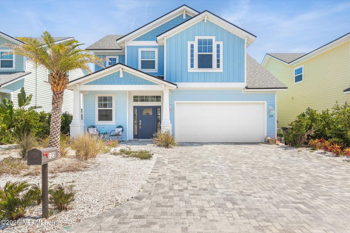 Attached, Exterior, Facade, Farmhouse