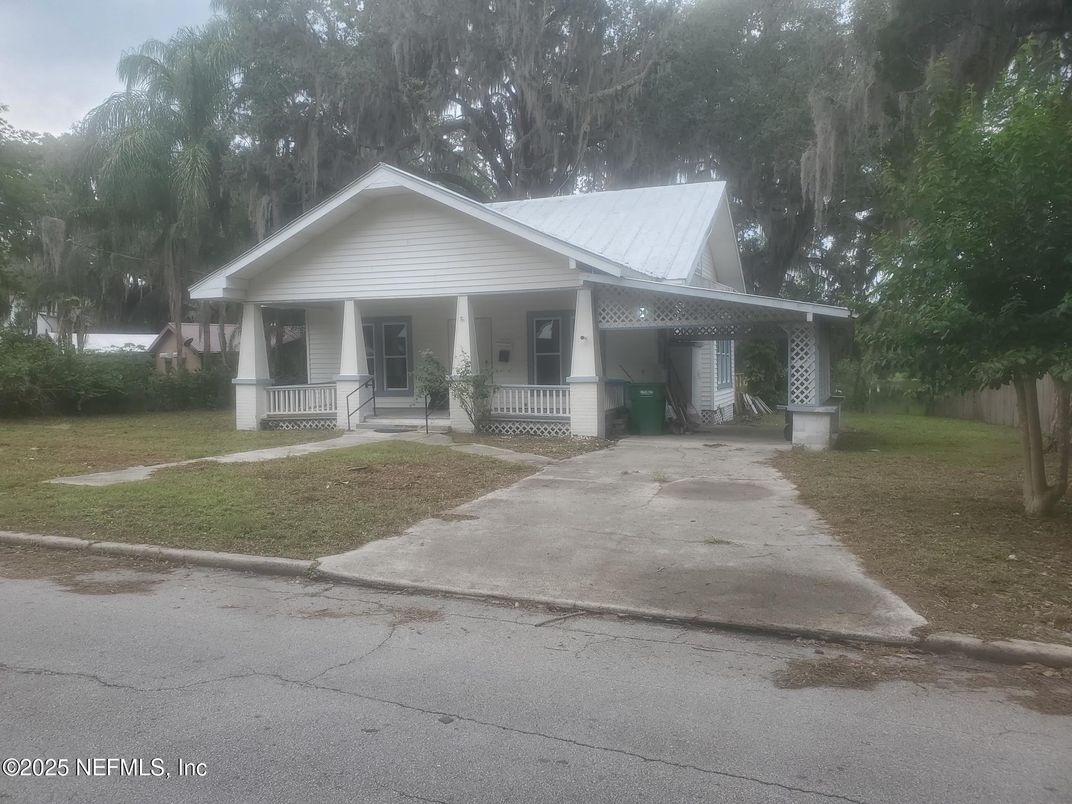Backyard, Exterior, Facade, Ranch