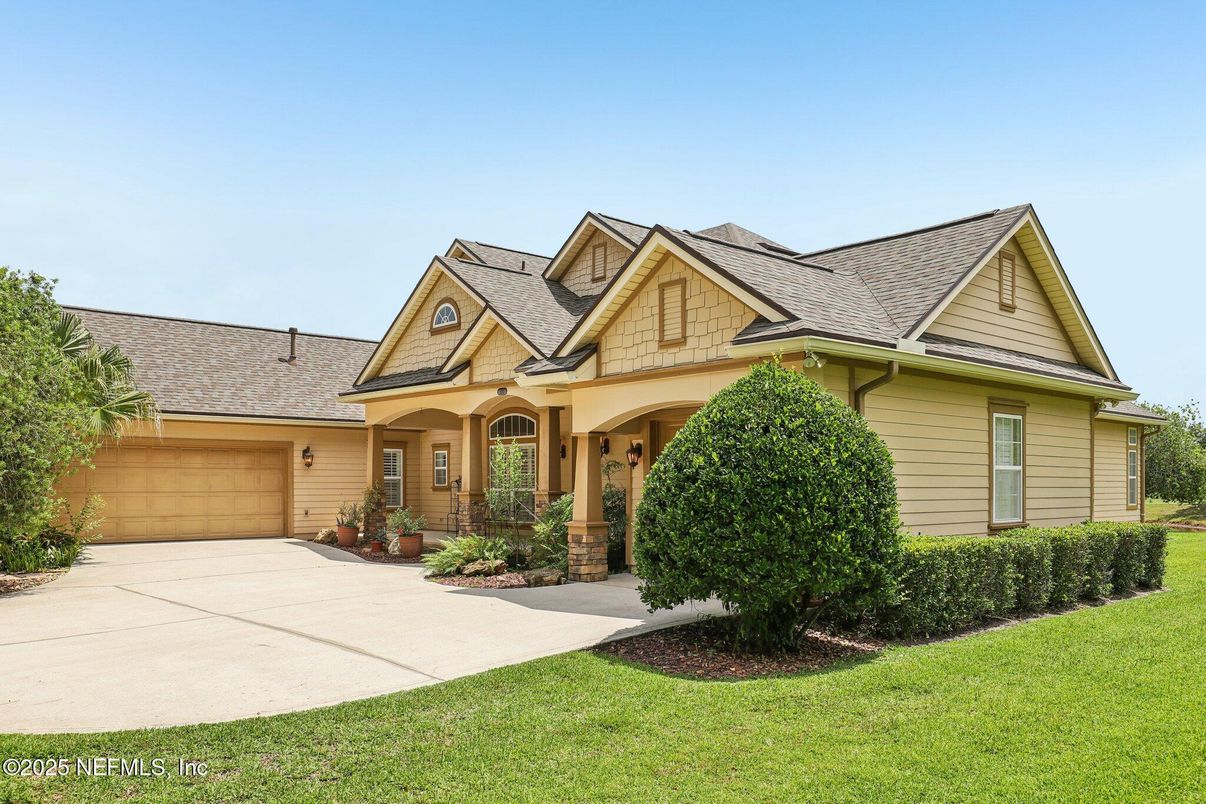 Attached, Exterior, Facade, Tudor Revival