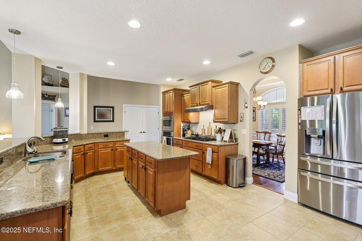 Dining room, Interior, Kitchen, Pendant Lights, Recessed Lighting, Stainless Steel Appliances