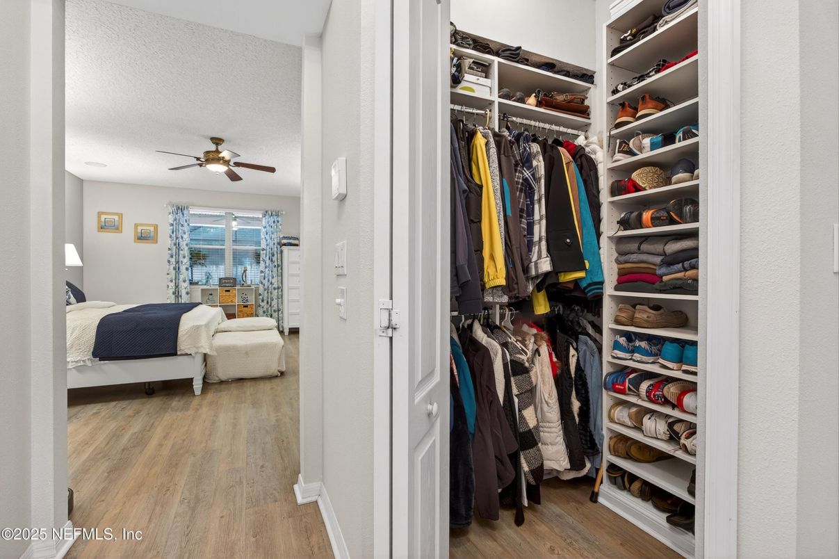 Bedroom, Interior, Walk-in Closets, Wood Texture Flooring