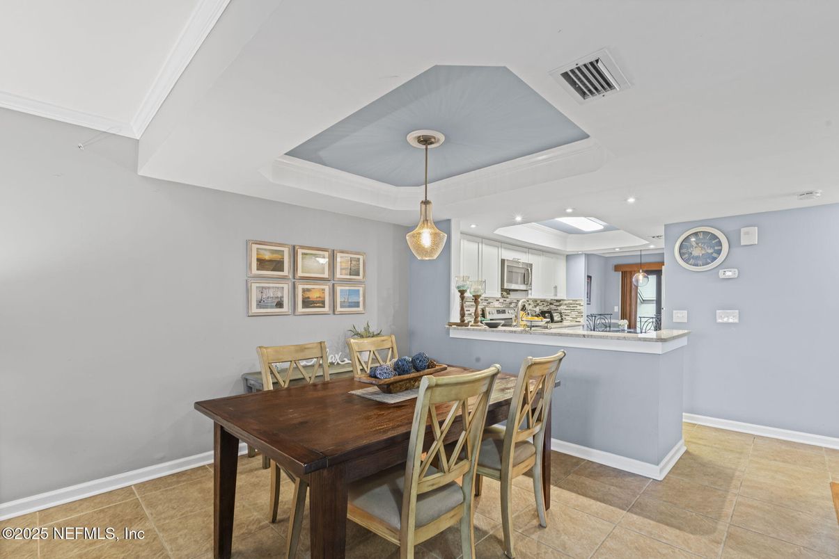 Dining room, Interior, Kitchen, Pendant Lights, Recessed Lighting