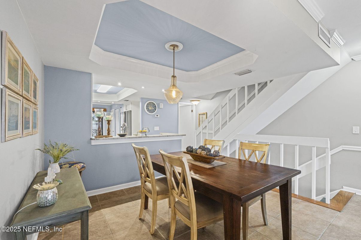 Dining room, Interior, Pendant Lights, Recessed Lighting