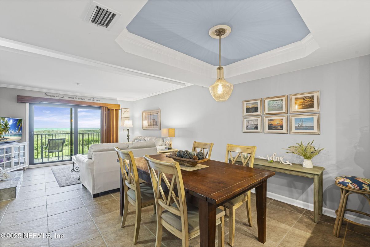 Dining room, Interior, Living room, Pendant Lights