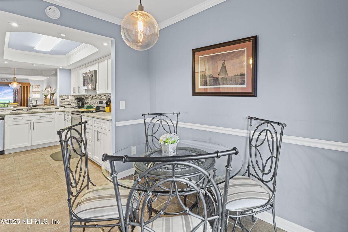 Dining room, Interior, Kitchen, Pendant Lights, Recessed Lighting