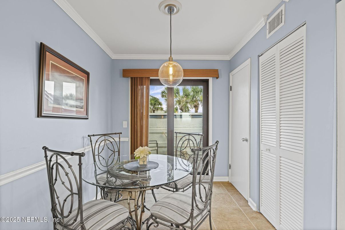 Dining room, Interior, Pendant Lights, Water