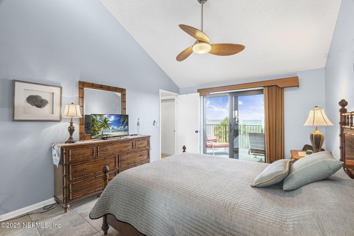 Bedroom, Interior, Water