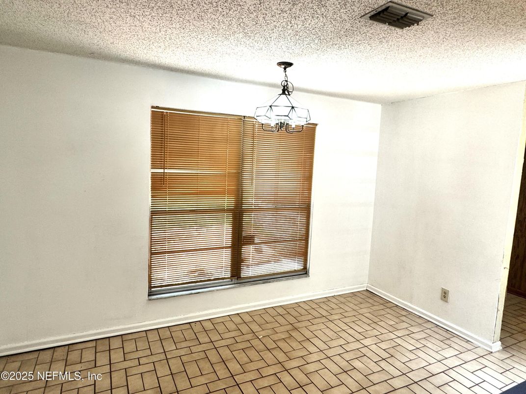 Chandelier, Empty room, Interior, Pendant Lights