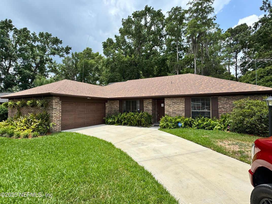 Attached, Exterior, Facade, Brick Facade, Ranch