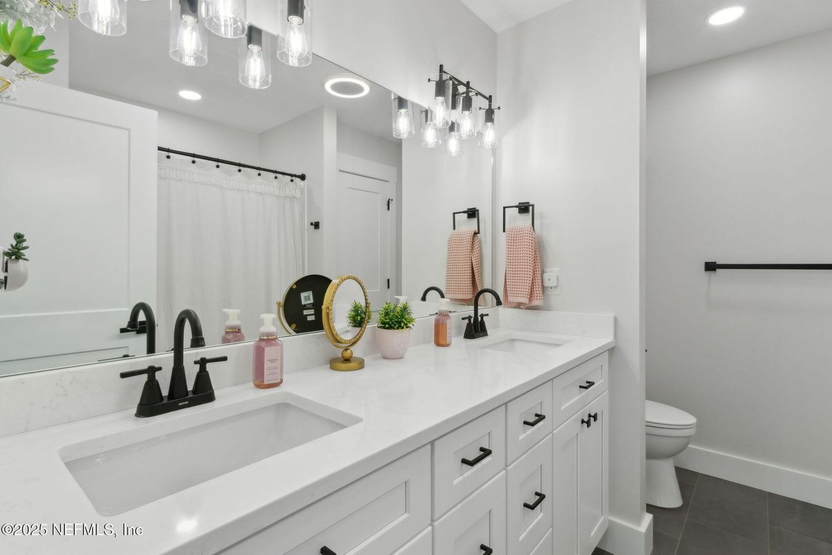 Bathroom, Dual Sink Vanities, Interior, Recessed Lighting