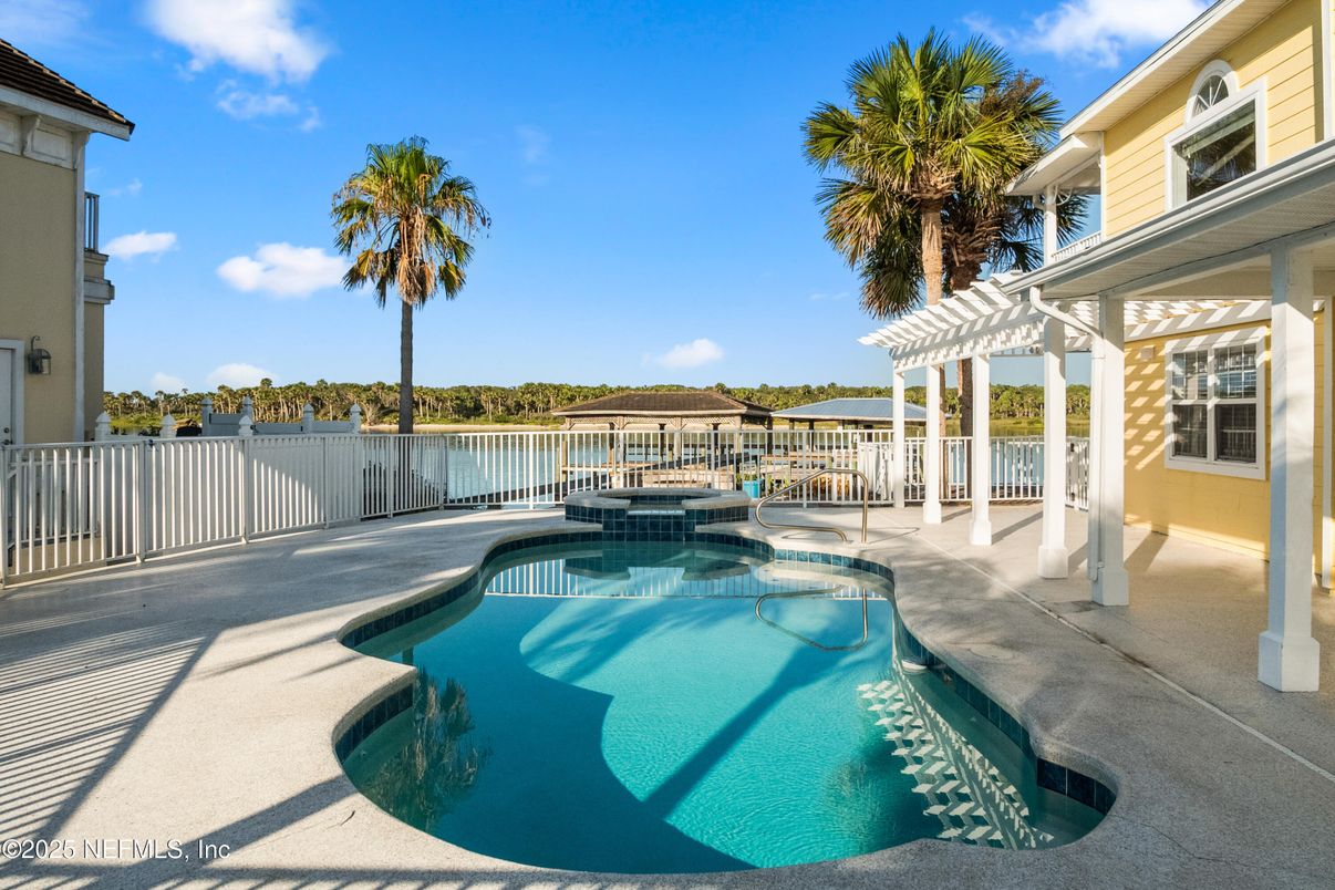 Exterior, Pool, Water