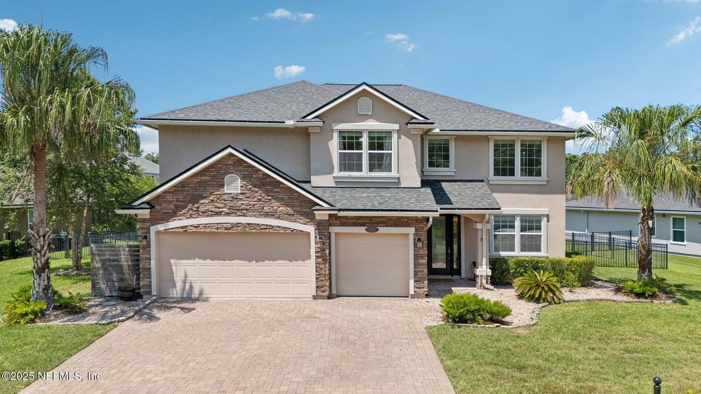 Attached, Exterior, Facade, Brick Traditional