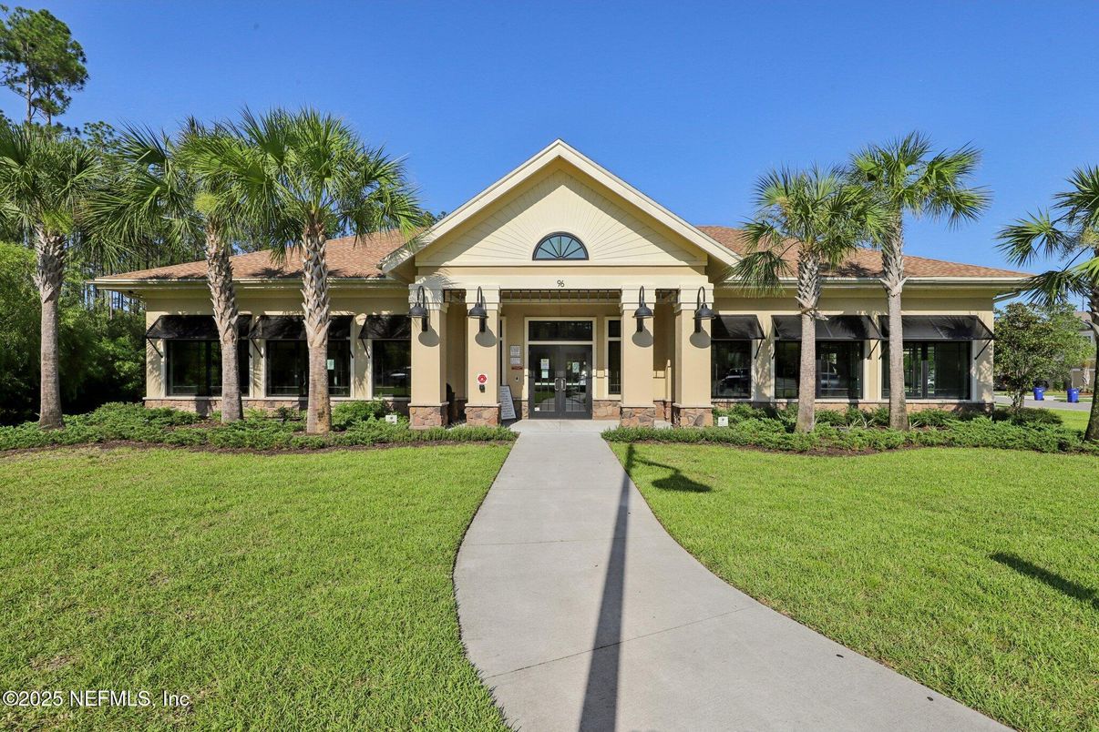 Exterior, Facade, Ranch