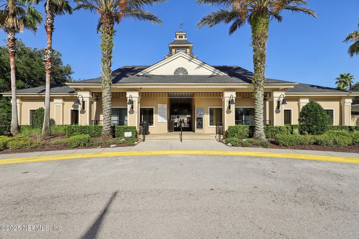 Exterior, Facade, Ranch