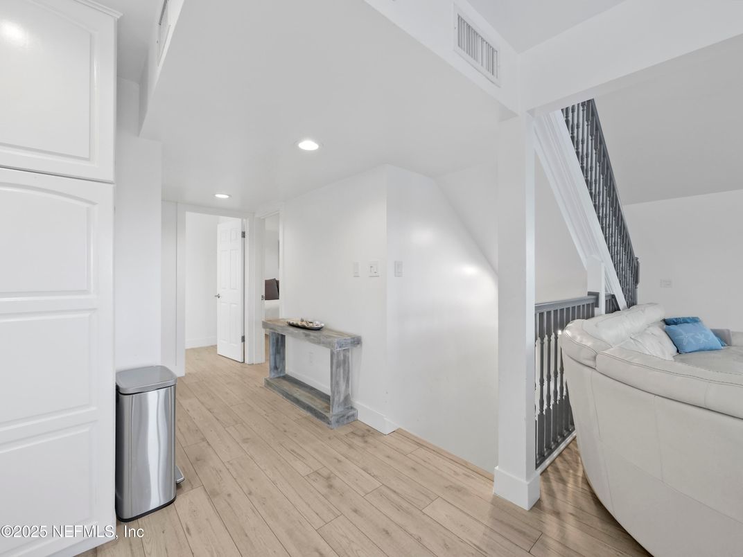 Interior, Recessed Lighting, Washer, Wood Texture Flooring