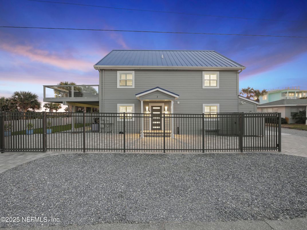 Exterior, Facade, None