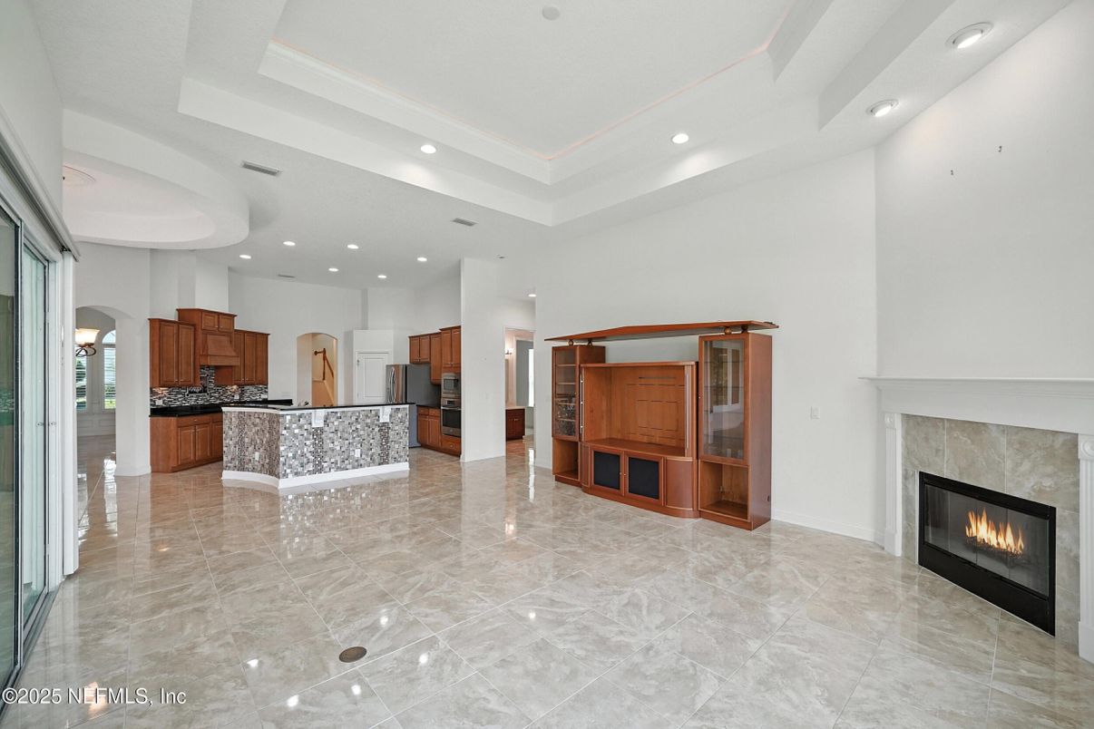 Fireplace, Interior, Kitchen, Recessed Lighting
