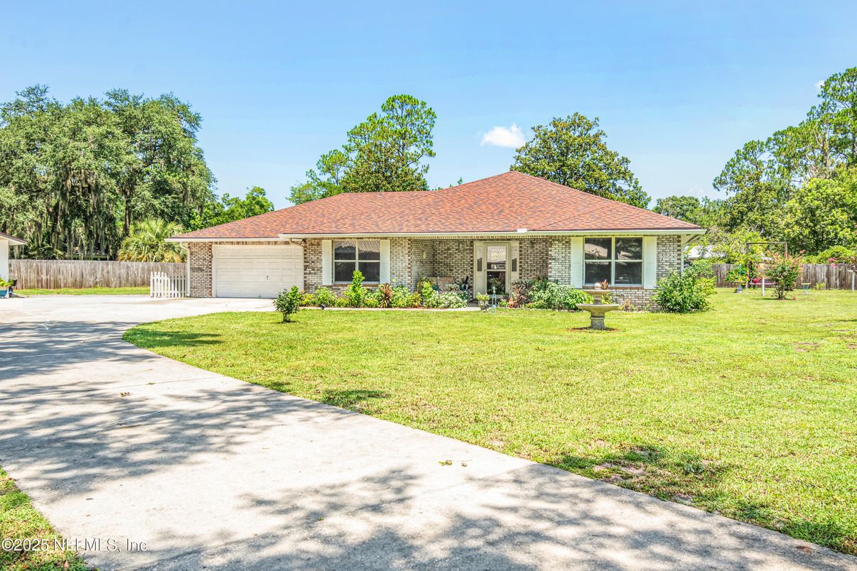 Attached, Backyard, Exterior, Facade, Brick Facade, Ranch