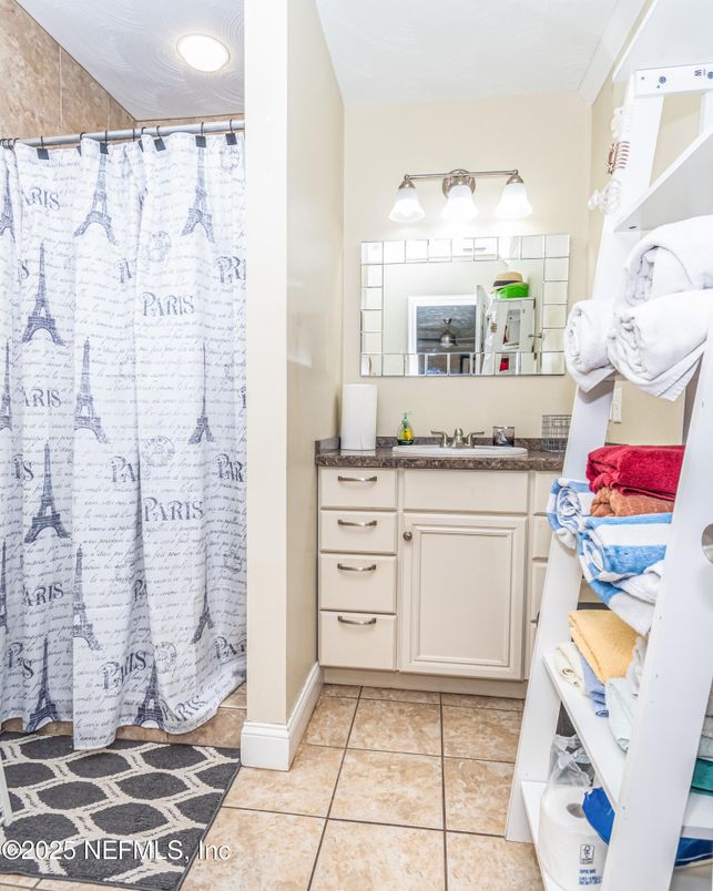 Bathroom, Interior, Recessed Lighting