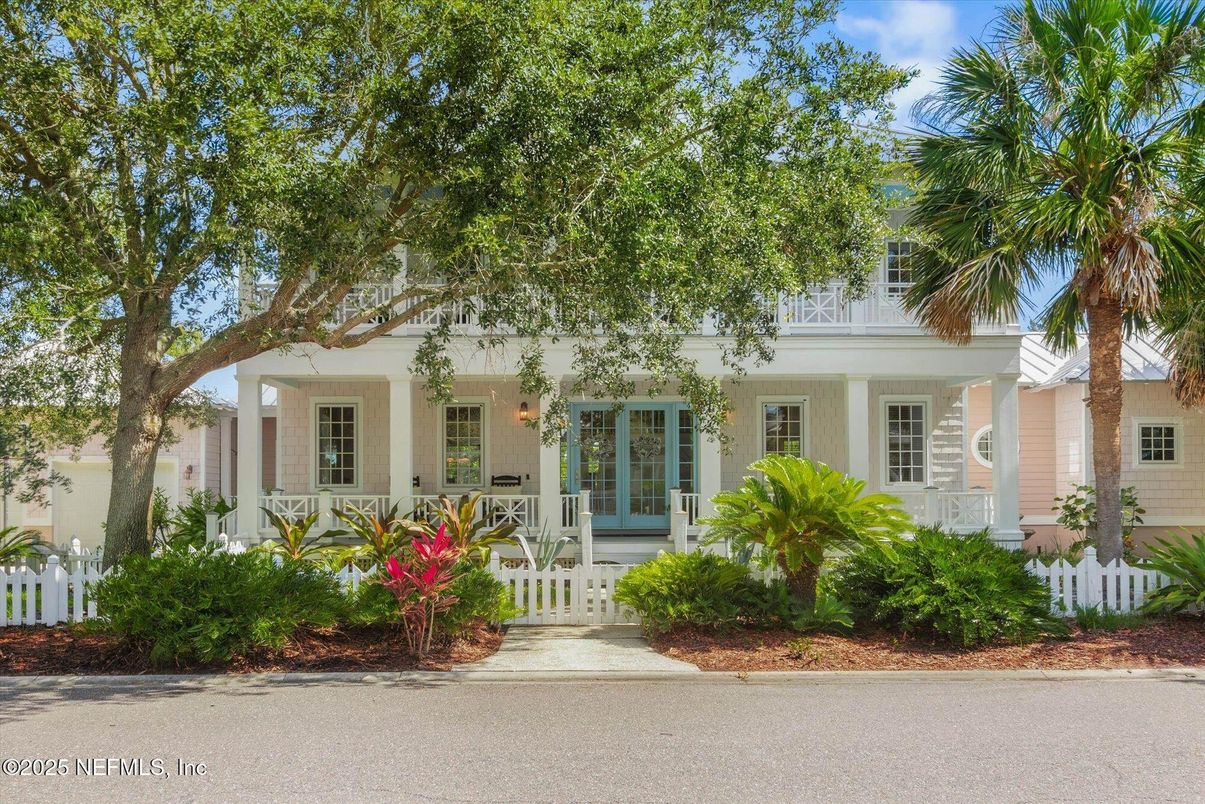 Exterior, Facade, Ranch