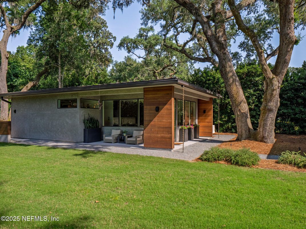 Backyard, Exterior
