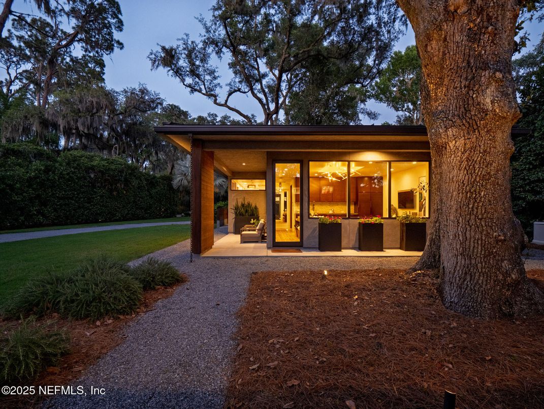 Backyard, Exterior, Facade, Modern