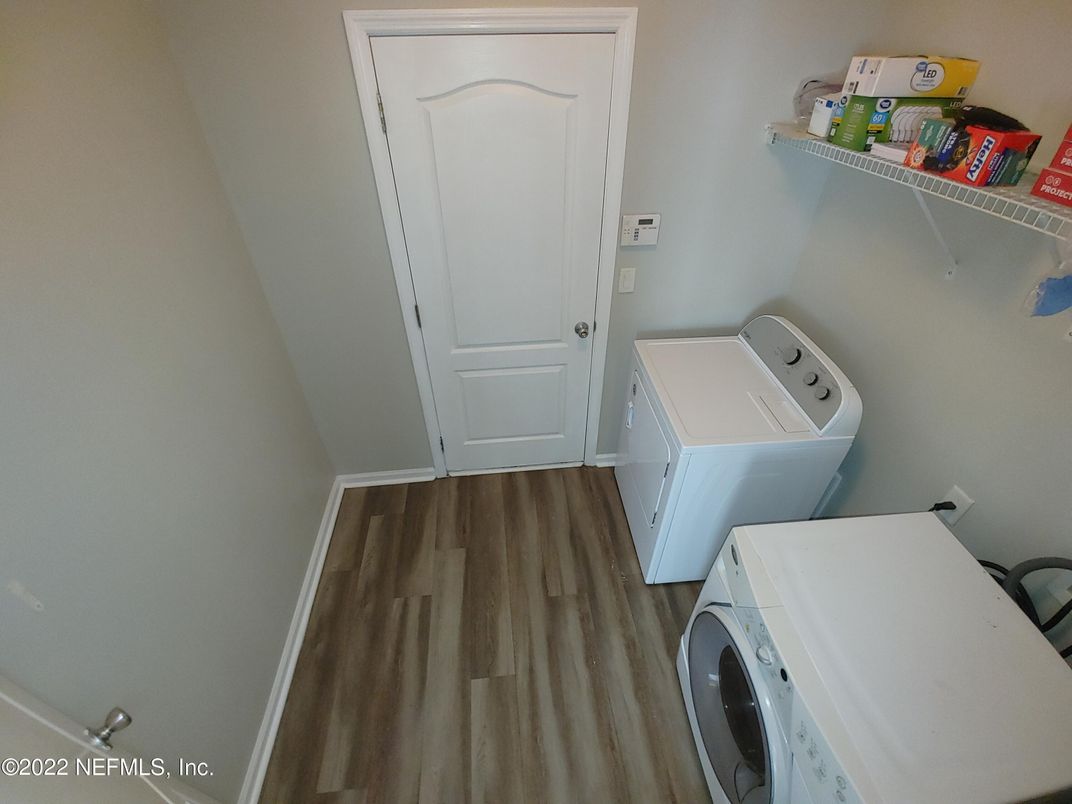 Interior, Washer, Wood Texture Flooring