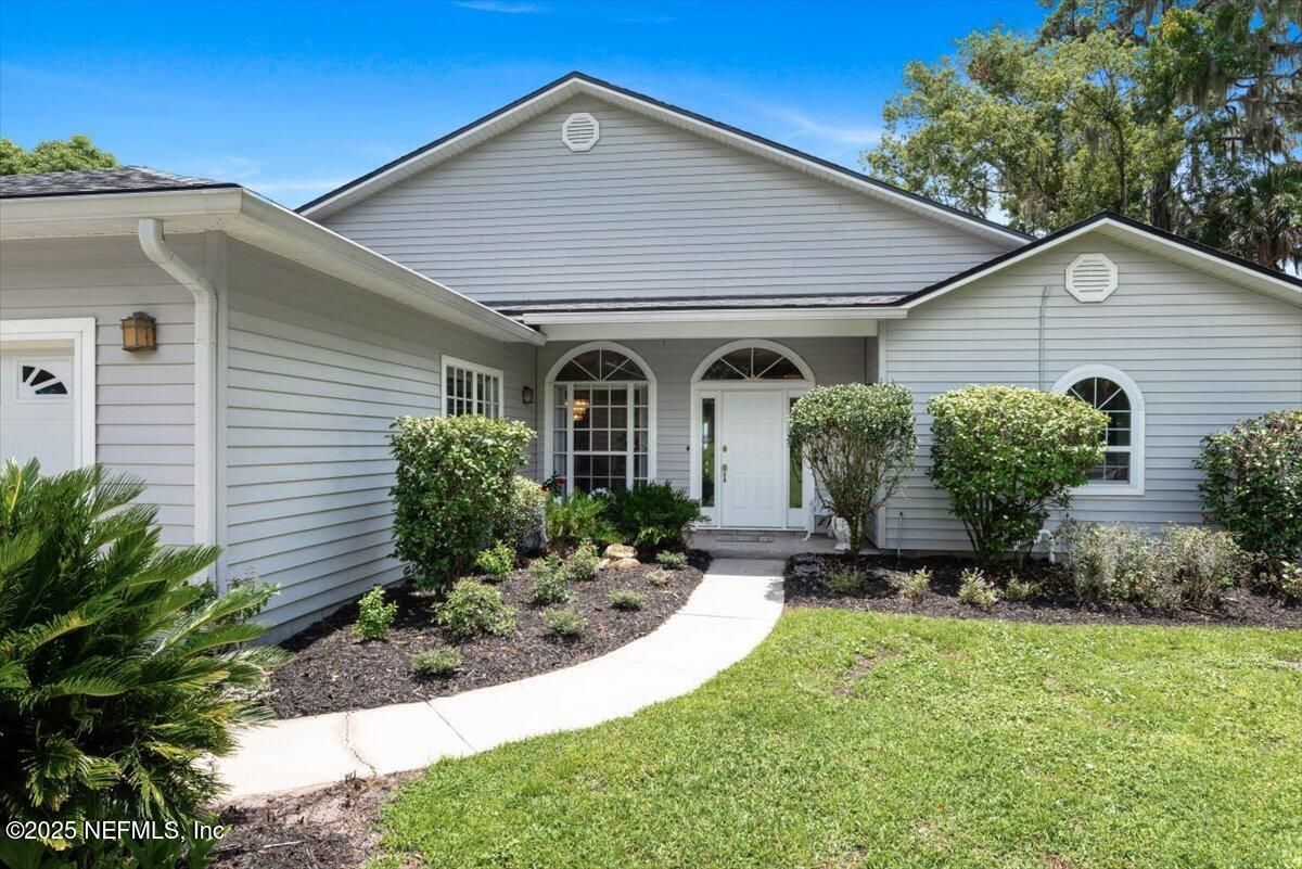 Exterior, Facade, None