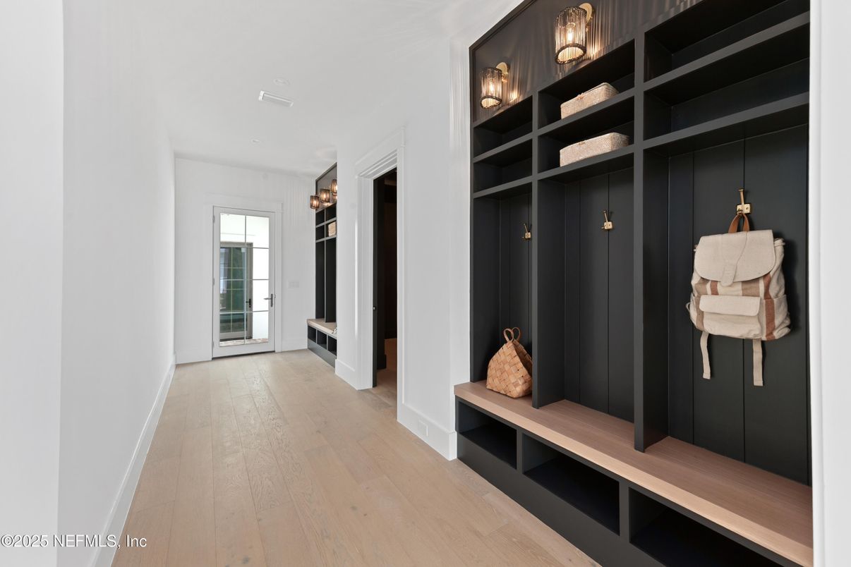 Interior, Walk-in Closets, Wood Texture Flooring