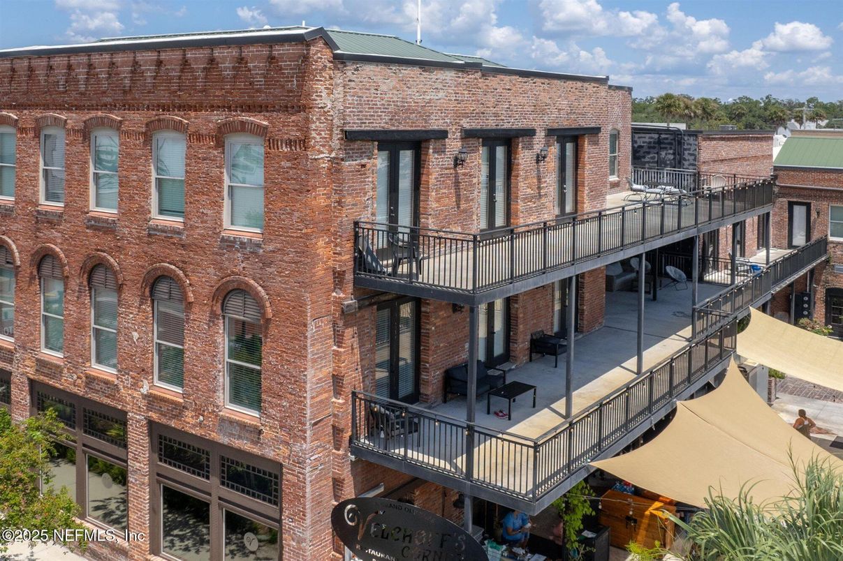 Exterior, Facade, Brick Facade, Rowhouse