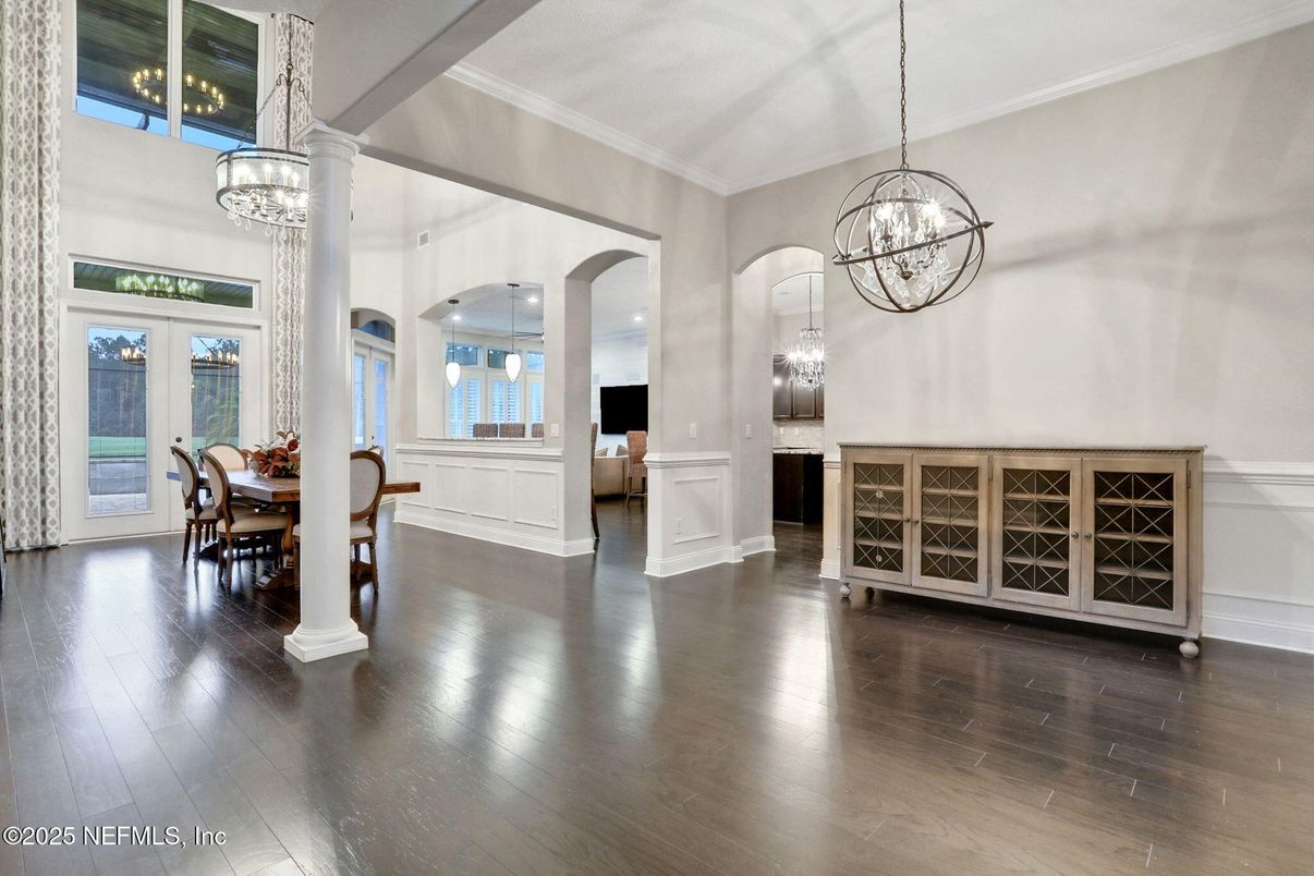 Chandelier, Dining room, Interior, Recessed Lighting, Wood Texture Flooring