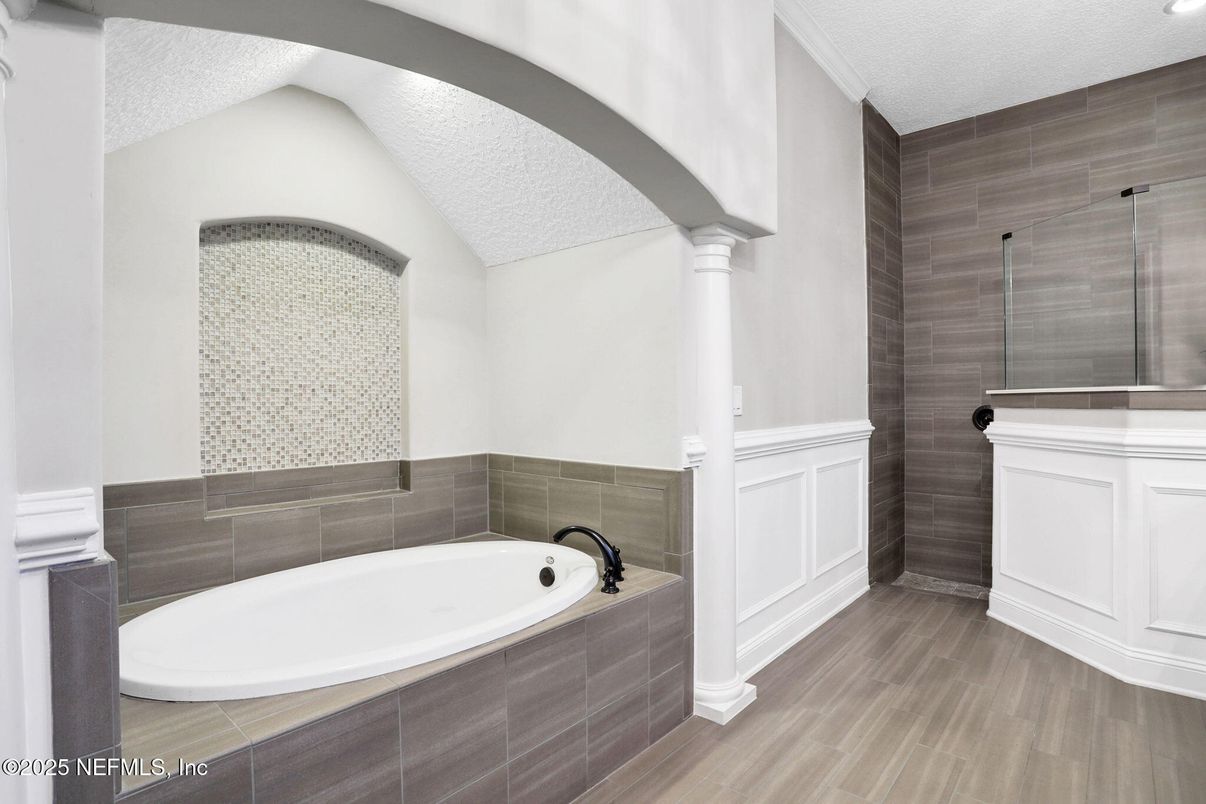 Bathroom, Interior, Recessed Lighting, Wood Texture Flooring
