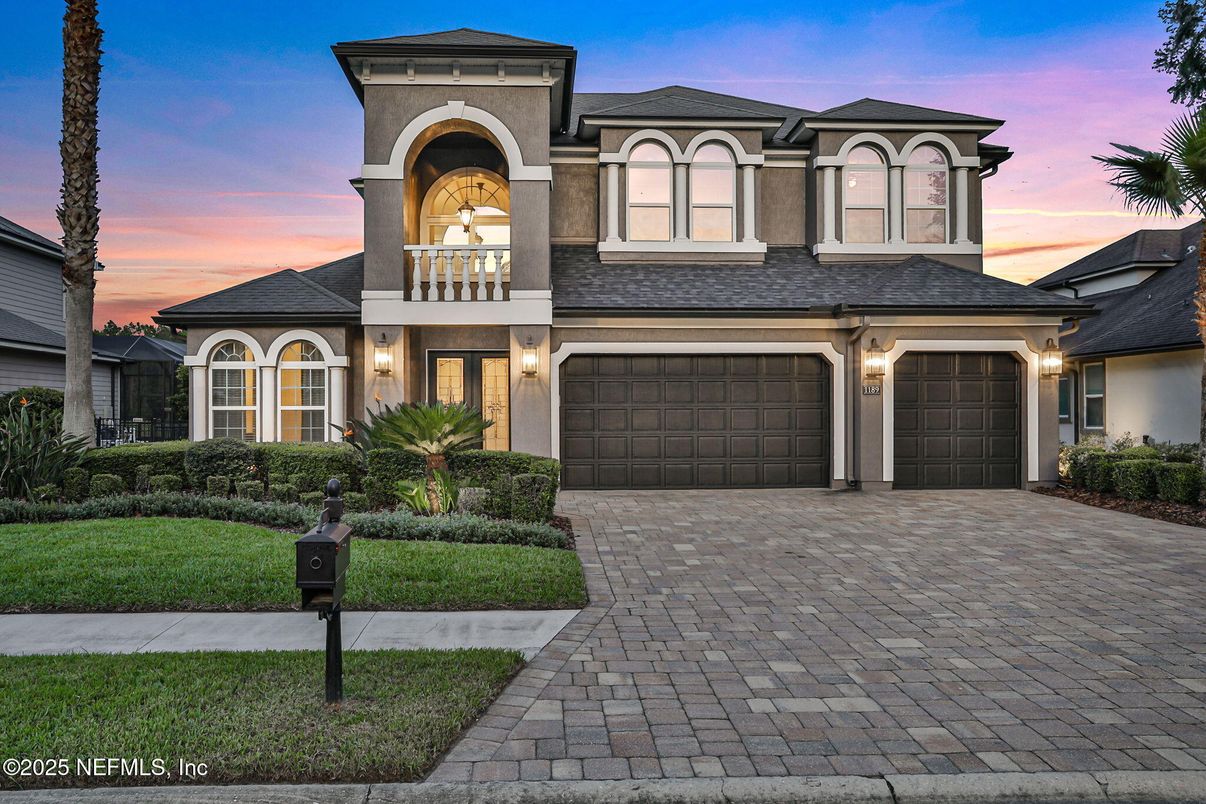 Attached, Exterior, Facade, Mediterranean