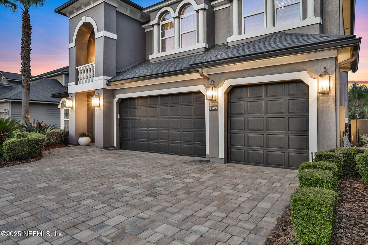 Attached, Exterior, Facade, Mediterranean