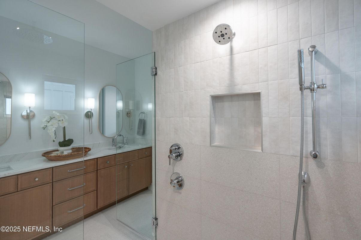 Bathroom, Dual Sink Vanities, Interior