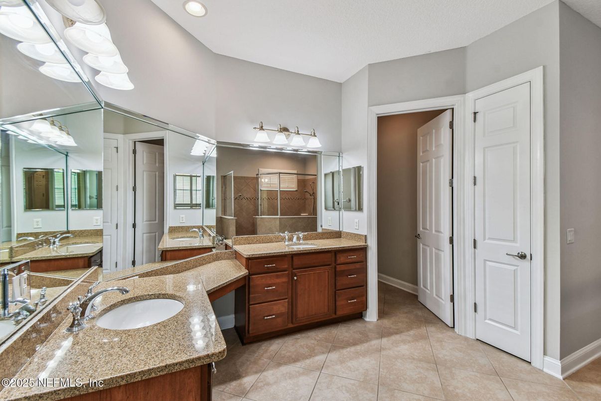 Bathroom, Dual Sink Vanities, Interior, Recessed Lighting
