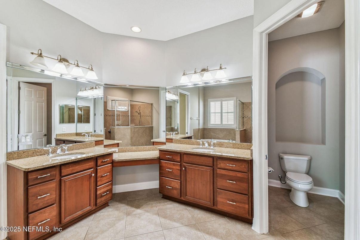 Bathroom, Dual Sink Vanities, Interior, Recessed Lighting