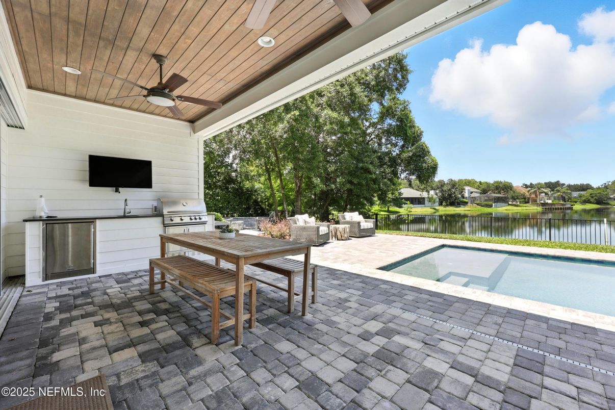 Exterior, Pool, Water