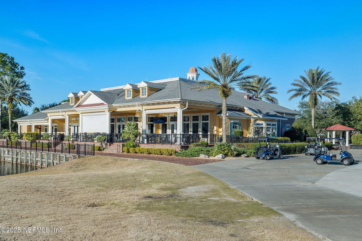 Backyard, Exterior, Facade, Ranch